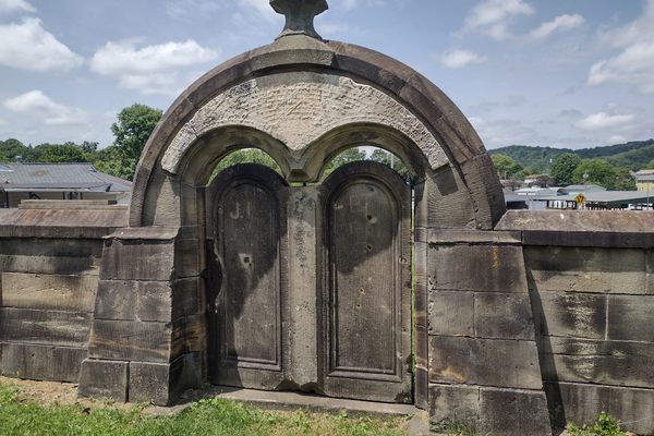 The closed gate at Harmony Cemetery 