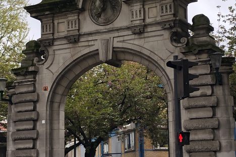 The Portail Abattoirs marking the entry to the horse market