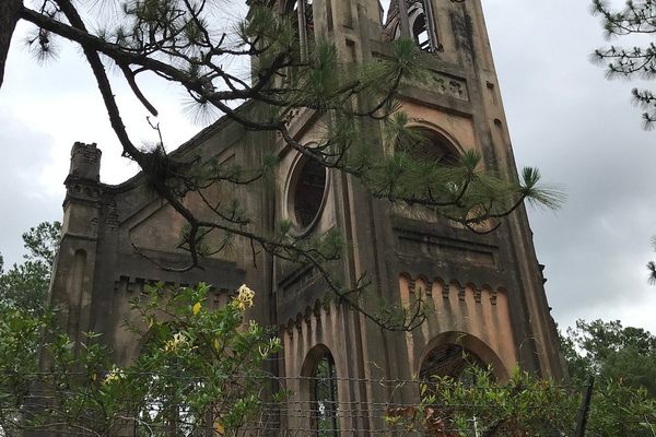 The facade remains quite impressive despite the church’s dilapidated state. 