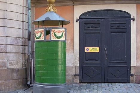 Källargränd urinoar (Källargränd Urinal)