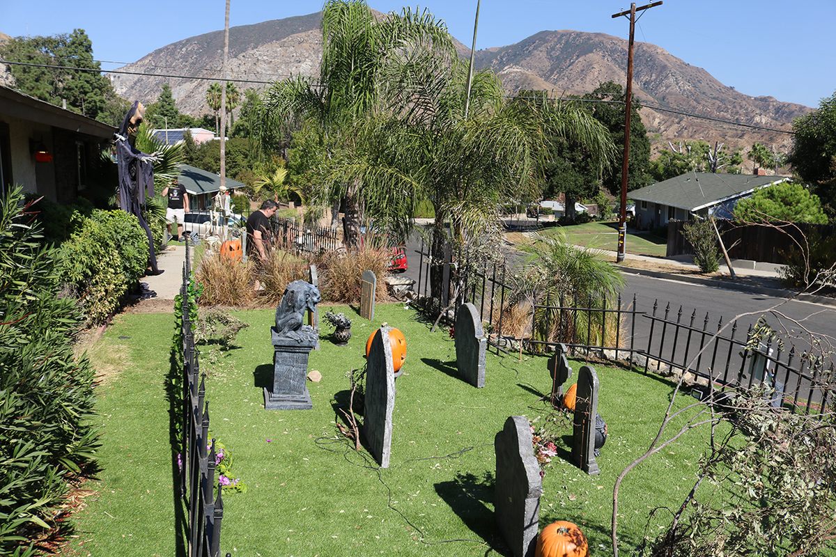 The homes of the San Fernando Valley seem to blend into each other, until visitors come upon Gothic Hill Cemetery’s corner property.