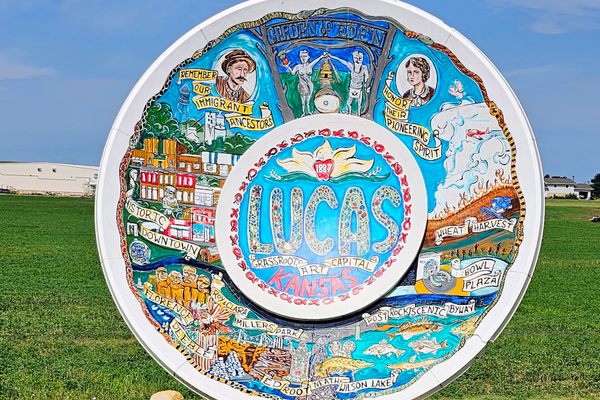World's Largest Souvenir Travel Plate