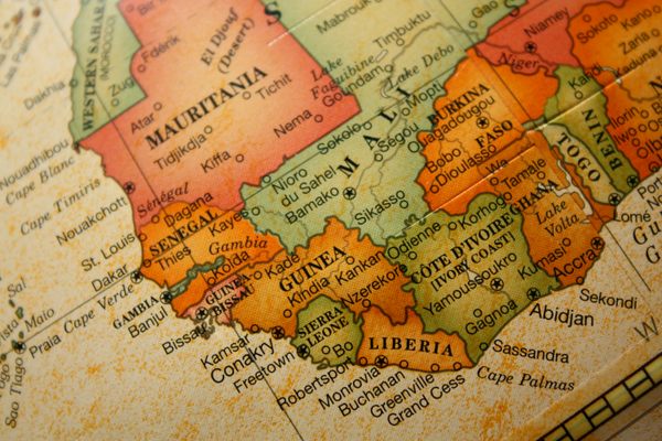 西非的地图功能,世界上最圆的国家(这也是14最矩形)。你能发现吗?第八大多数矩形呢?
