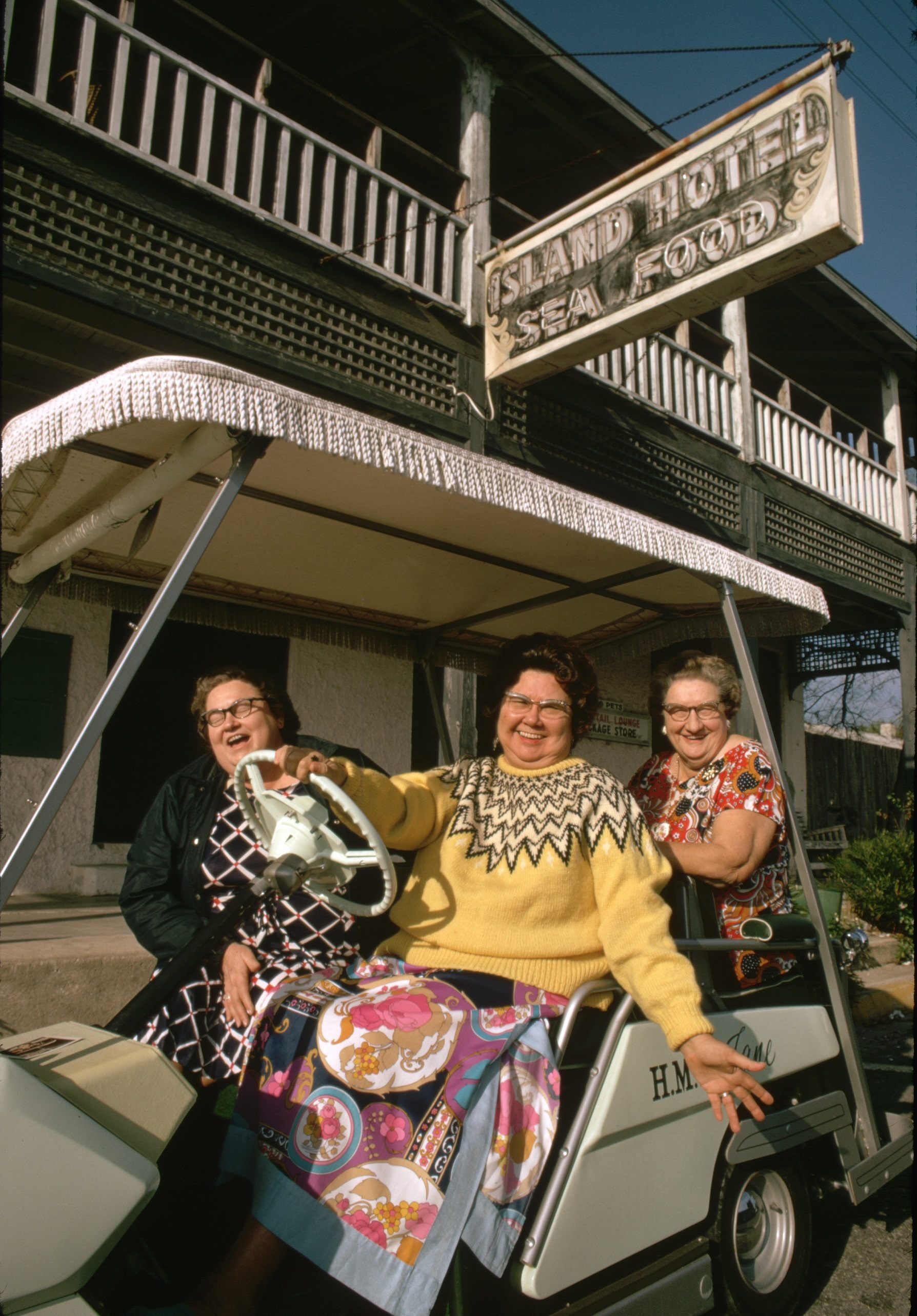 Former mayor and salad creator Bessie Gibbs and friends in front of the hotel.