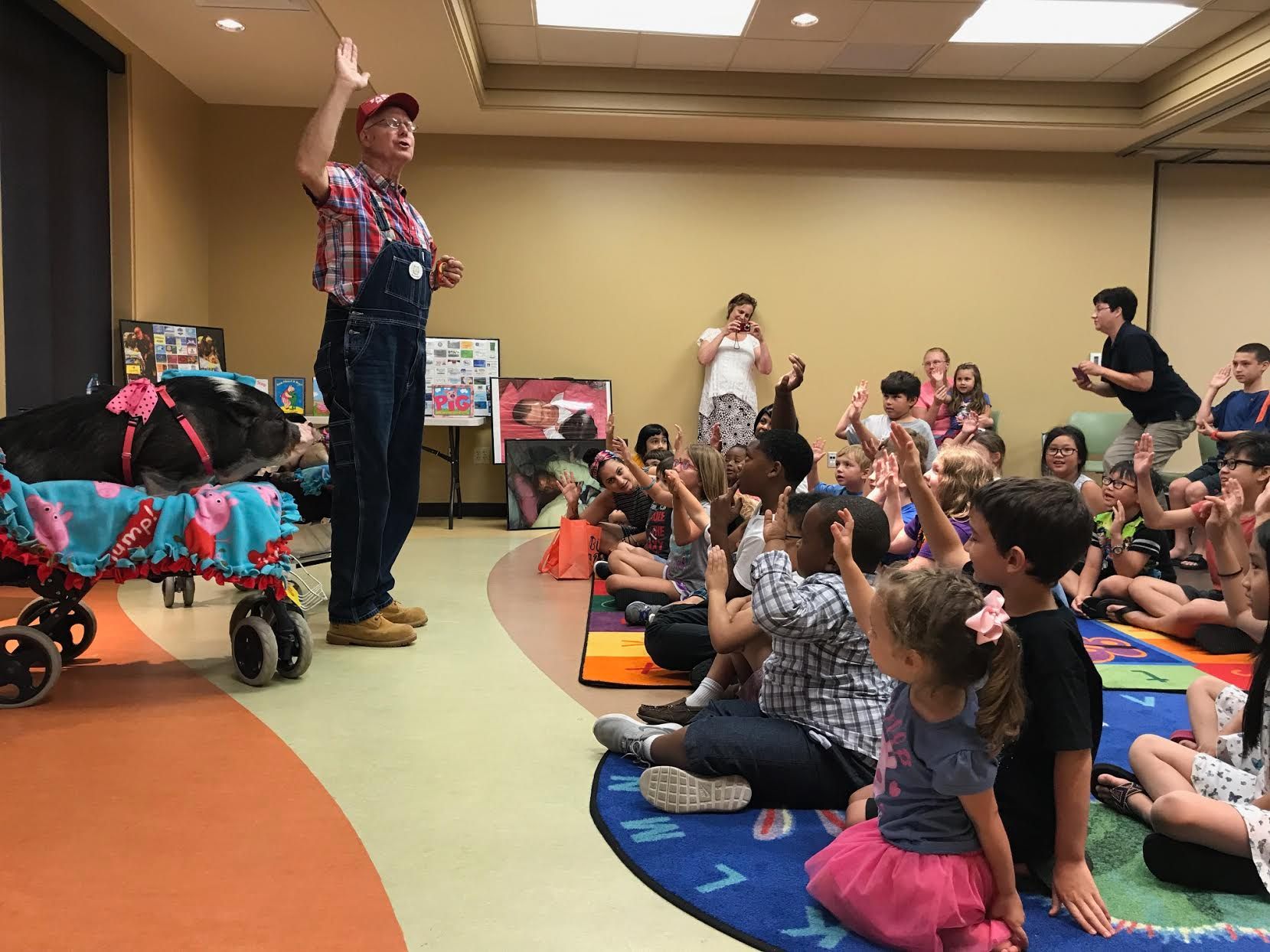 Daisy II and Paul "Farmer" Minor, performing for an appreciative audience last week in Baton Rouge.