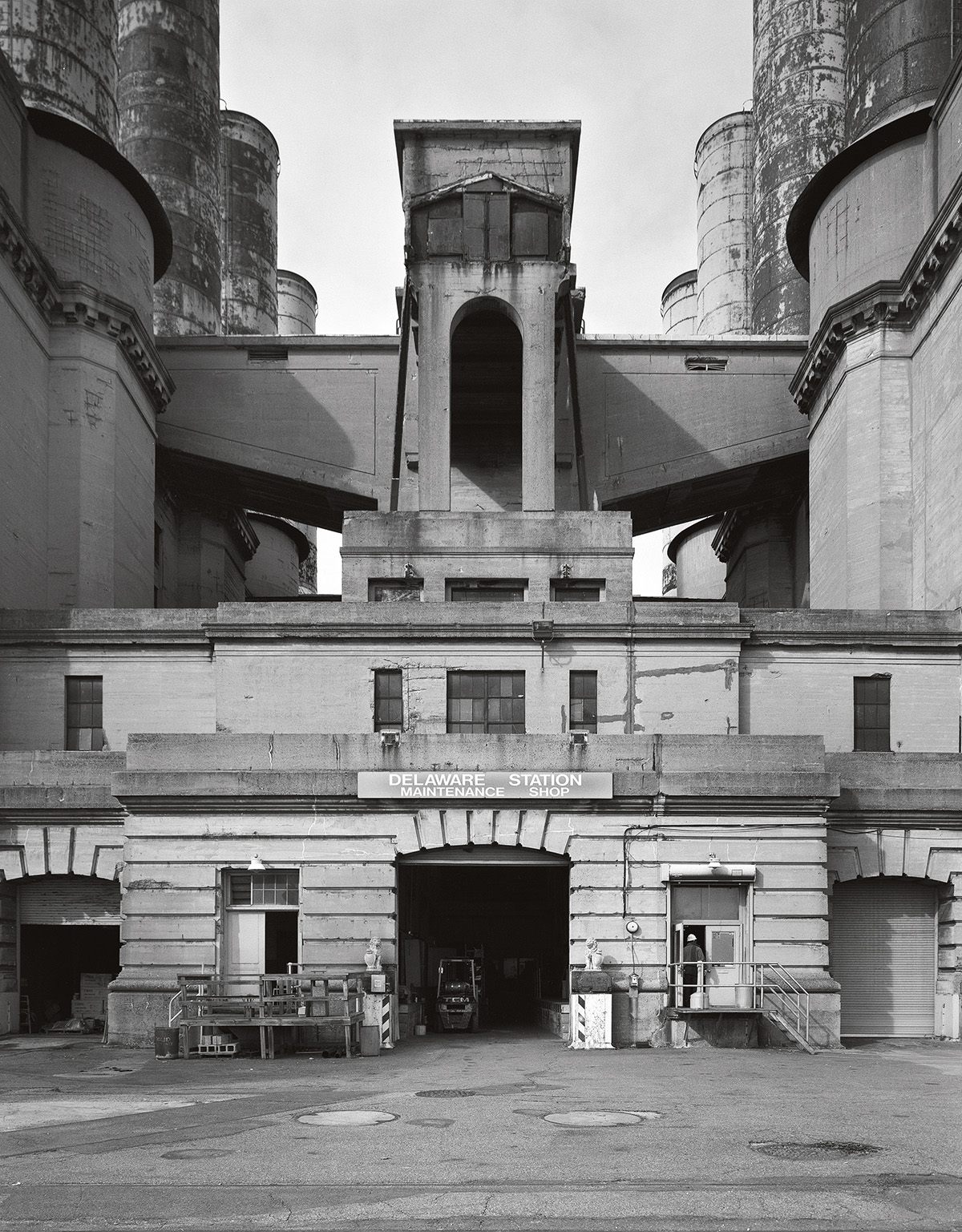 Delaware Station, Maintenance, Shop between Boiler Houses with coal conveyors above.