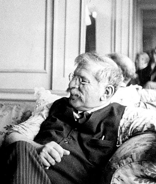 Sexologist Magnus Hirschfeld in 1928.