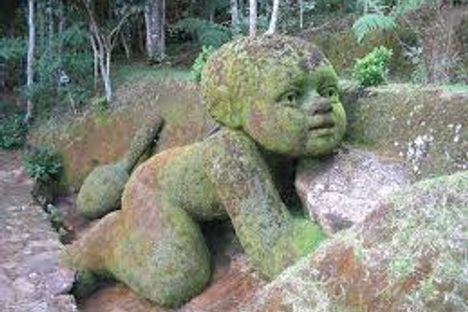 Sculpture of a child in Jardim do Nêgo.