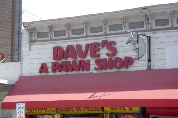 The original facade of Dave's Pawn Shop.
