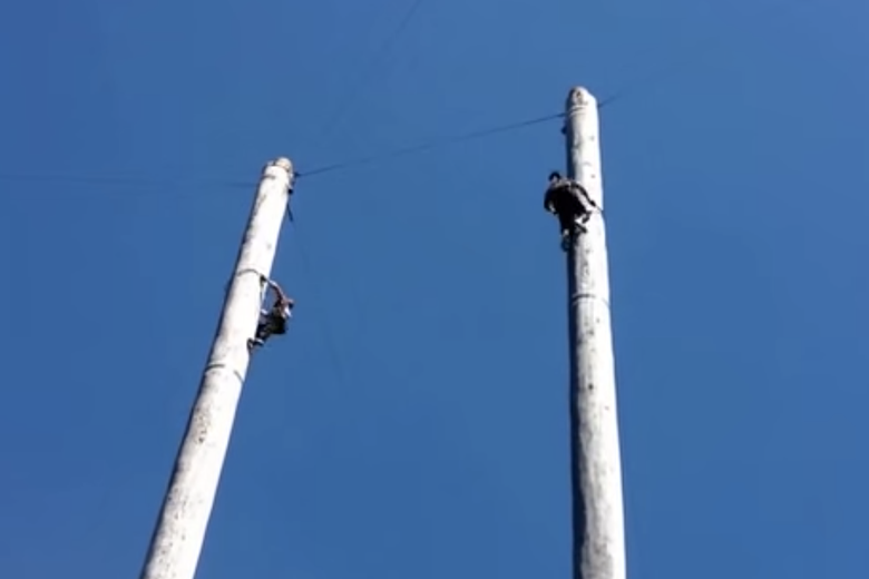 Watch These Guys Climb 80-Foot Poles in Just 13 Seconds - Atlas