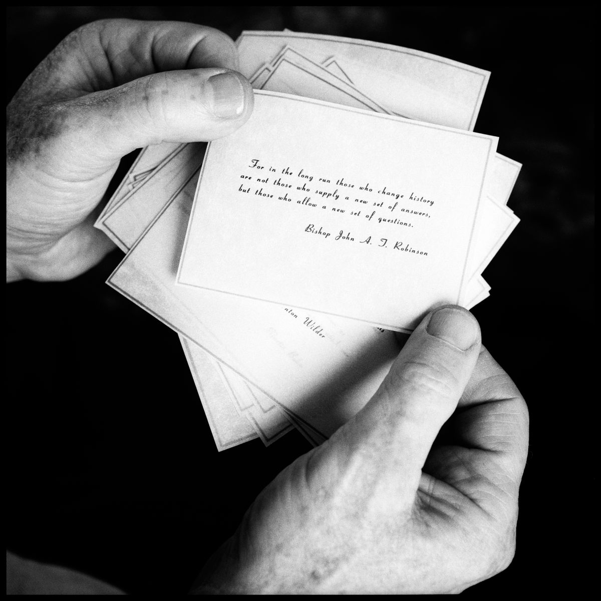 Rusty Schweickart shows the quote cards he carried into space on <em>Apollo 9</em> in 1969.