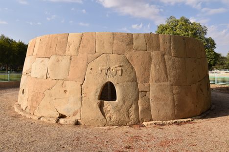 Hili Grand Tomb