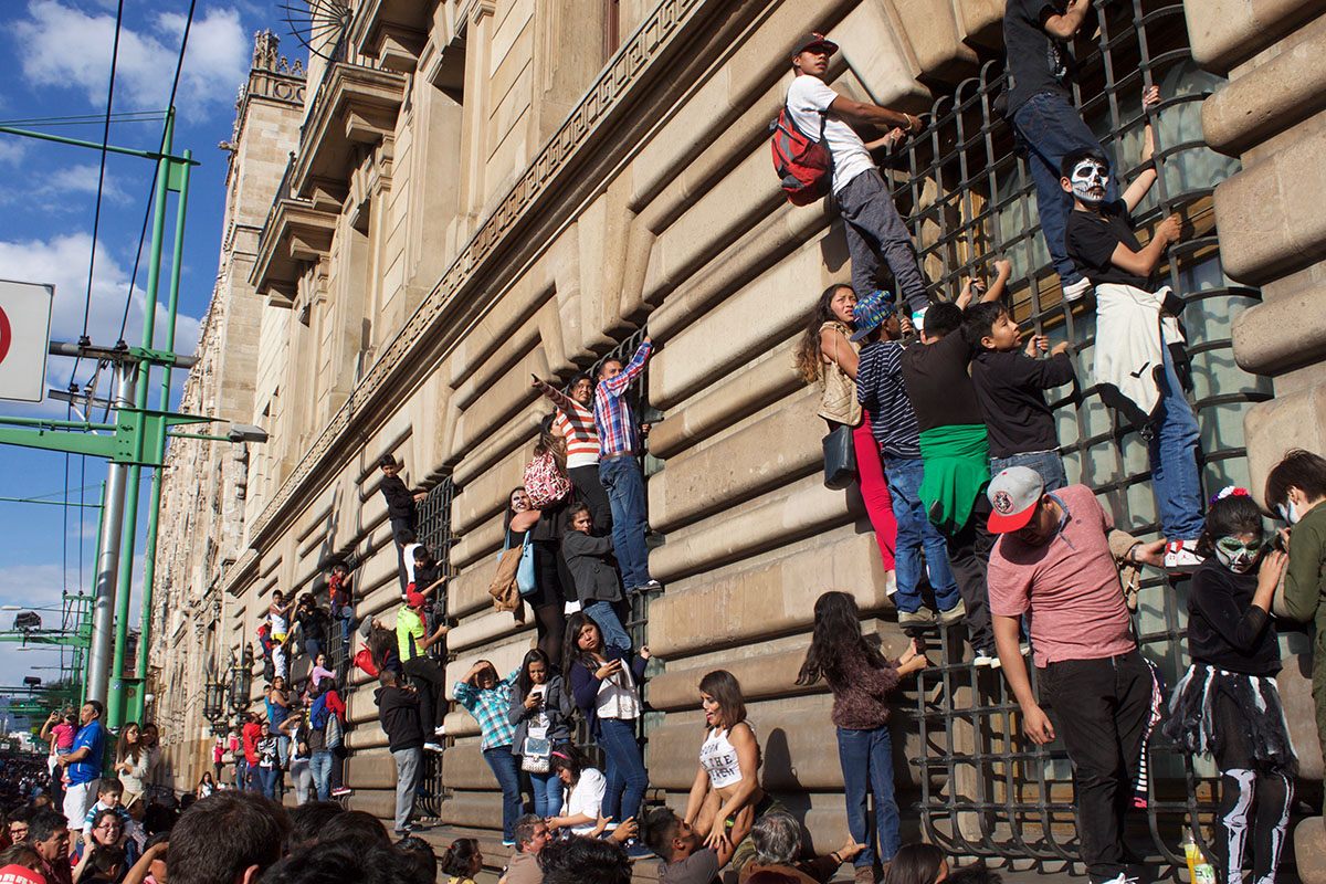 Spectators at the 2016 parade. 