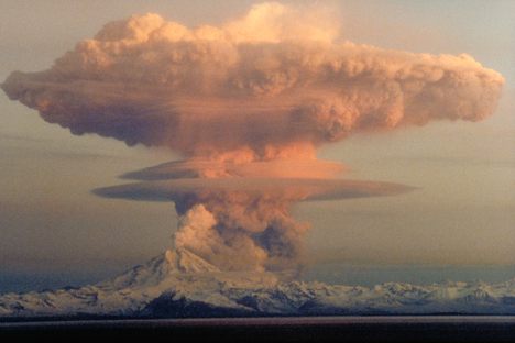 Picture of Mount Redoubt eruption, Alaska, April 21, 1990