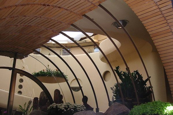 The entrance of Frank Lloyd Wright’s V.C. Morris Shop, a precedent for the Guggenheim. (Wikimedia Commons)