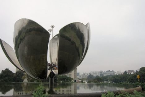 Floralis Generica