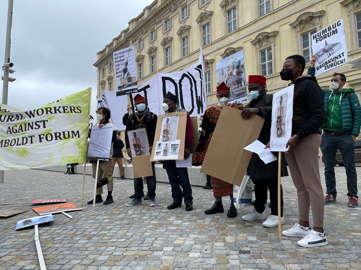 Protesters outside the Humboldt Forum carried signs announcing that Ngonnso's proper home is Nso palace.