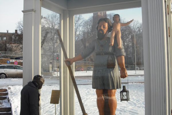 The replica of the of Big Christopher statue.