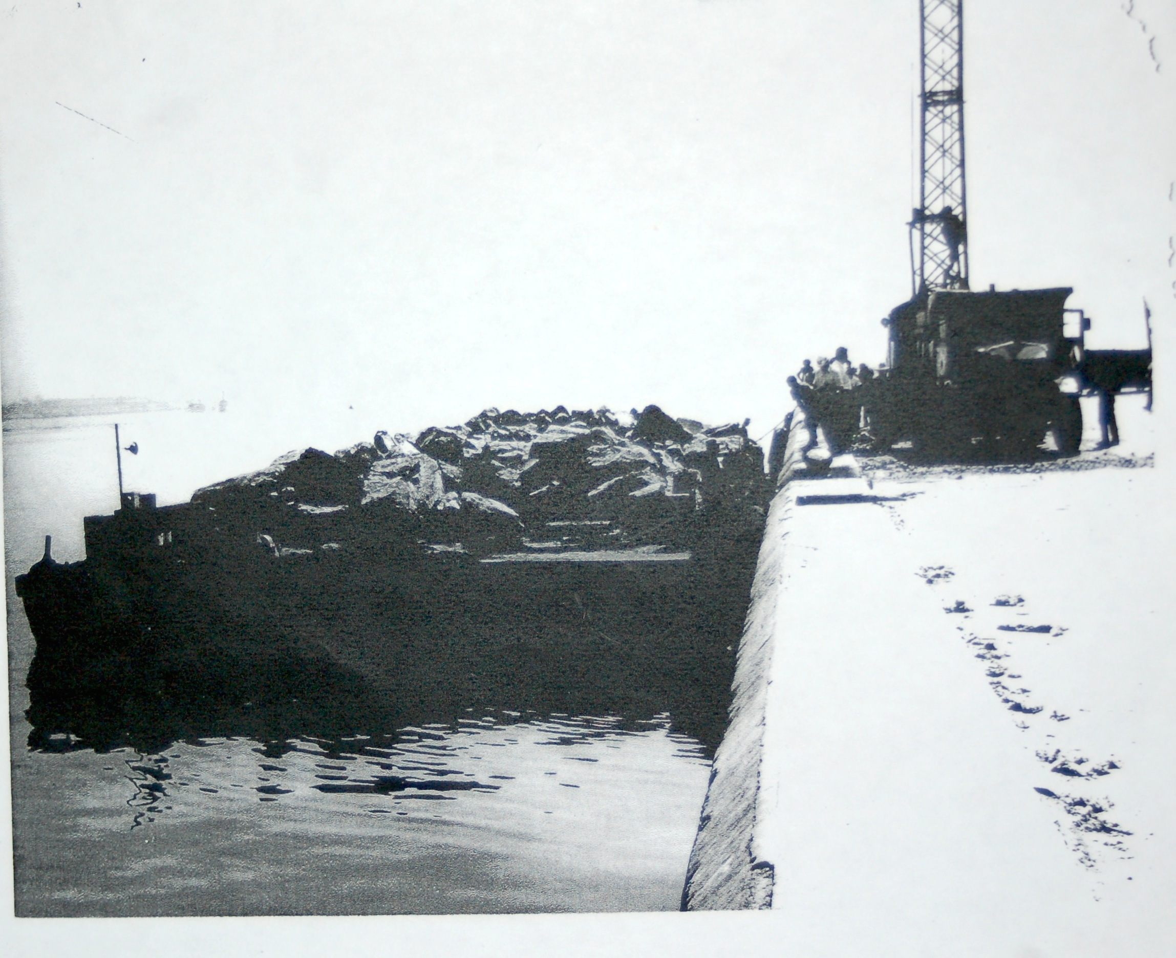 A barge of rocks, intended for Abalonia.
