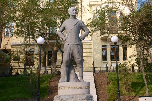 Yul Brynner Monument, Vladivostok.