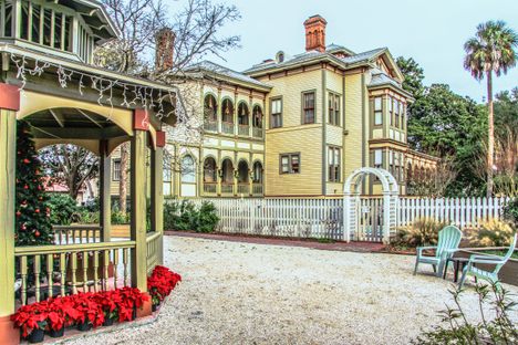 During the hoildays, the B&B is decorated with greenery, garland, Christmas trees, and lights.