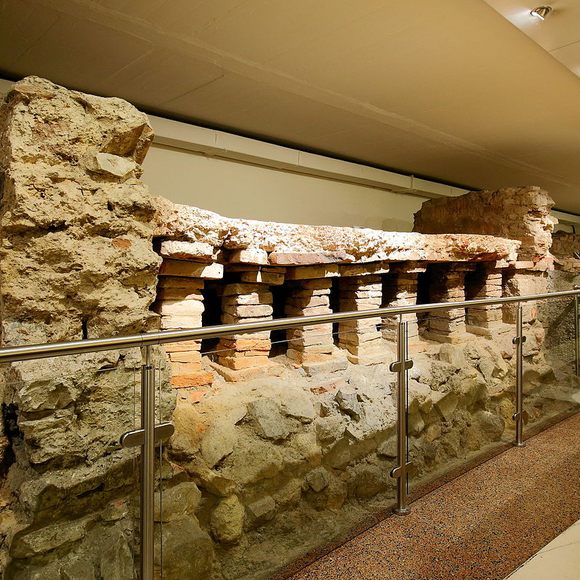 ancient roman artifacts museum