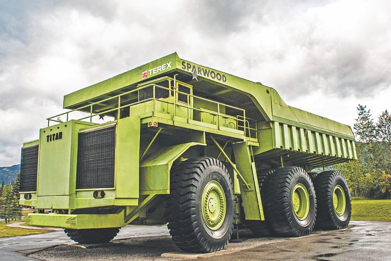 The World's Largest Tandem Axle Truck – Sparwood, British Columbia - Atlas  Obscura