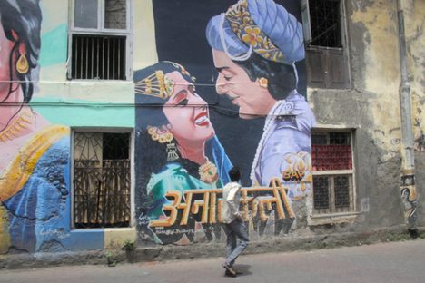 Its Walls in Ruins, a Mumbai Suburb Turned to Art and Was Reborn