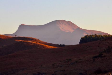 South Africa's northeastern region is a complex landscape of savanna, forest, and dramatic mountains, such as eMhlongamvula. The varied landscapes sit on massive gold deposits and some of the oldest continental crust on the planet. 