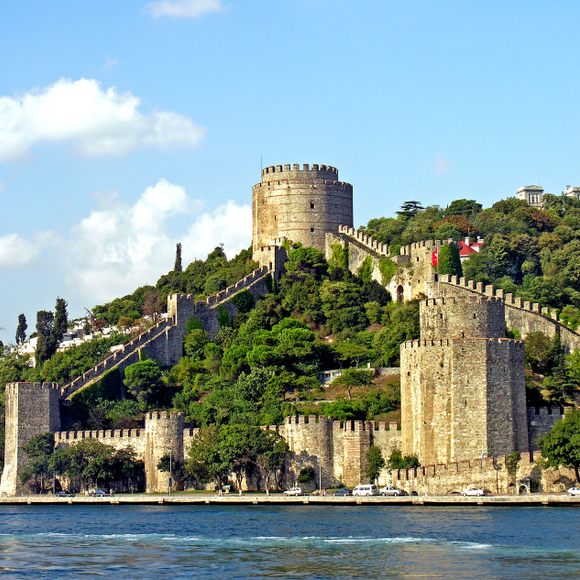 Exploring the World's Forts & Fortresses, Castles & Palaces