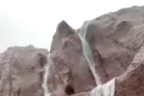 A Freak Storm Created a Bunch of Rare Waterfalls on Australia's Uluru