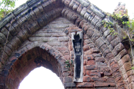 The vertical coffin is built into what's left of the arch.