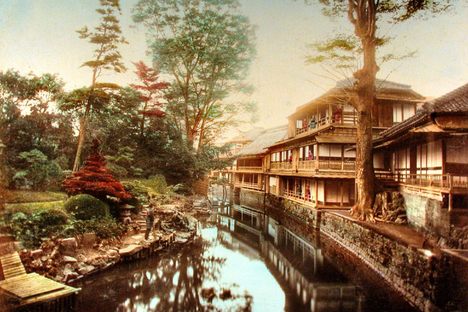 An antique postcard showing the Ohgiya teahouse and its garden, date unknown.
