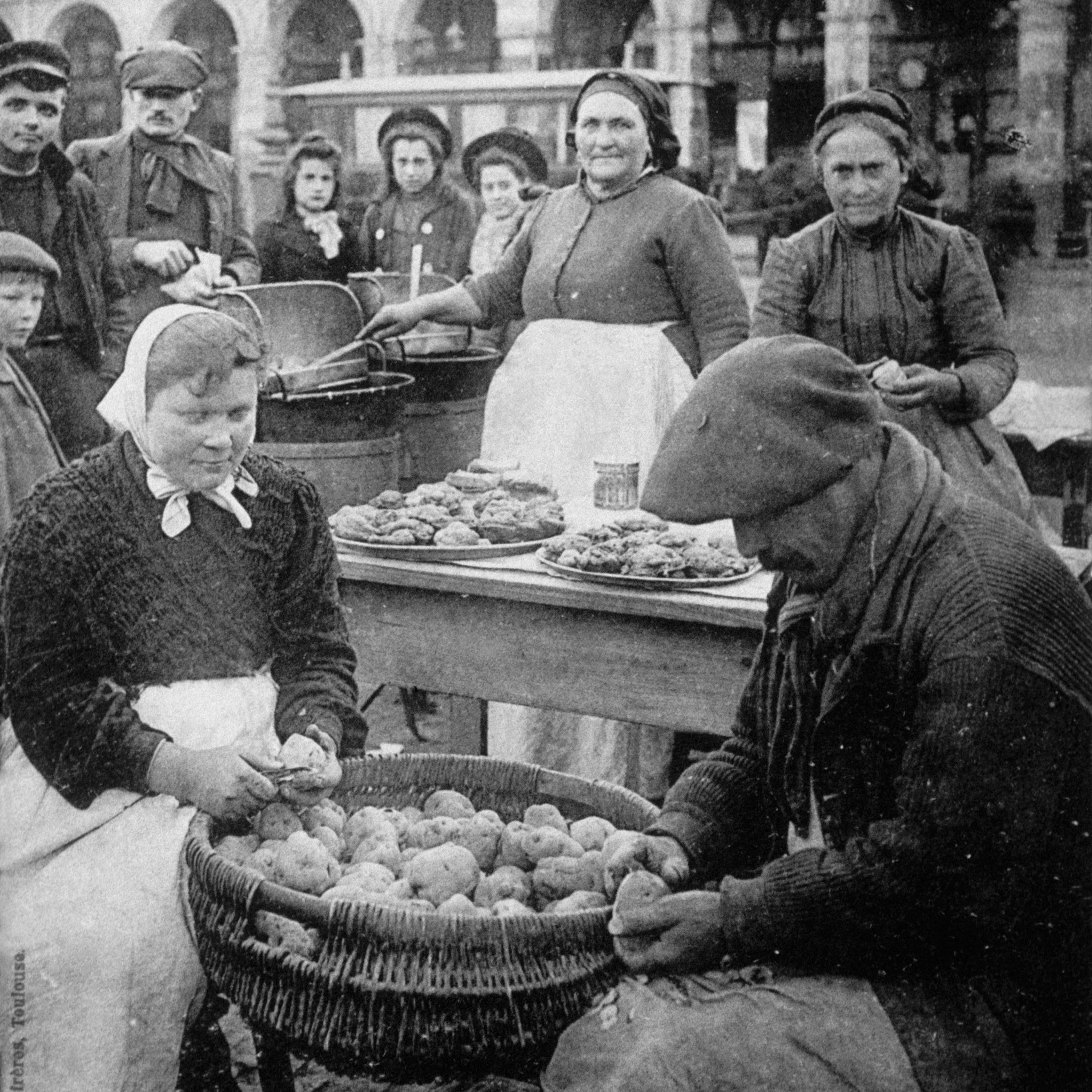 Street frites vendors in Toulouse, France, 1899.
