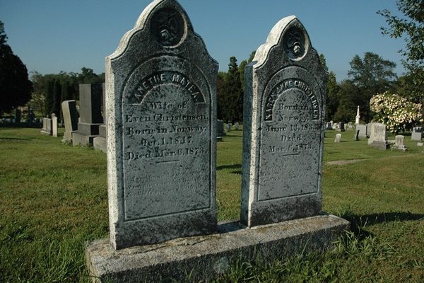 Graves of Karen and Anethe Christensen