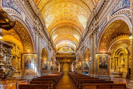 Main nave of Iglesia de la Compañía de Jesús.