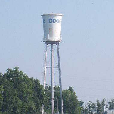 Dixie Cup Water Tower. (Creative Commons)