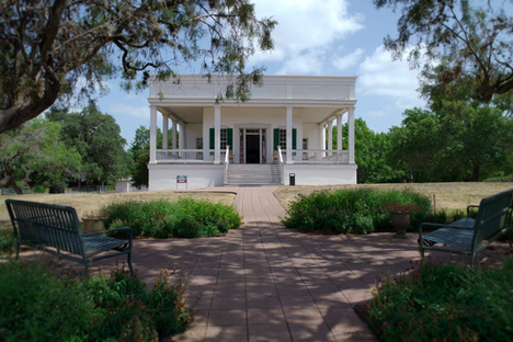 Video: Inside The Unique Sebastopol House
