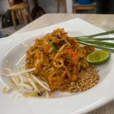 Although not a traditional Isaan dish, the pad thai is in fine form here.