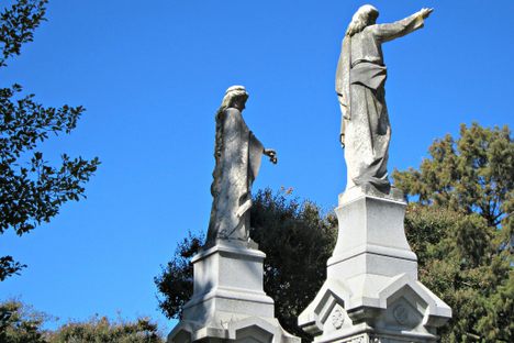  Elmwood Cemetery