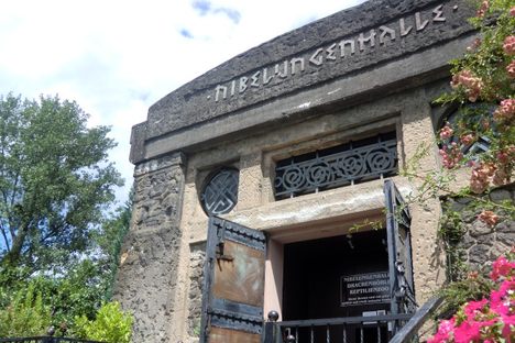 Nibelungenhalle 