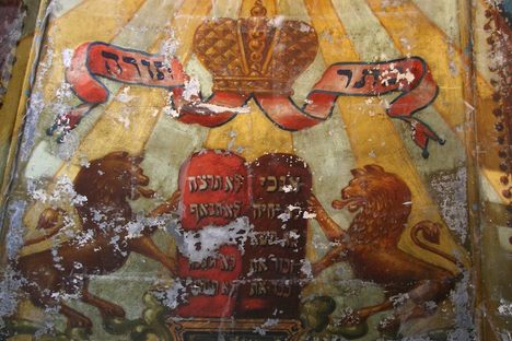 Hidden 25 Years Behind an Apartment Wall, A Spectacular Synagogue Mural Is Rediscovered