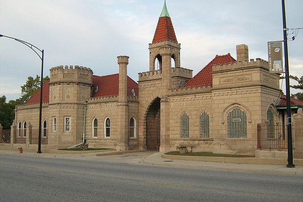 Entrance to Bohemian National Cemetery. (Wikimedia Commons)