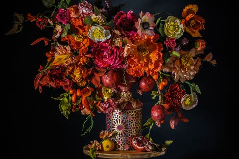 Simon's cakes evoke the baroque still-lifes of Dutch Masters such as Ambrosius Bosschaert.