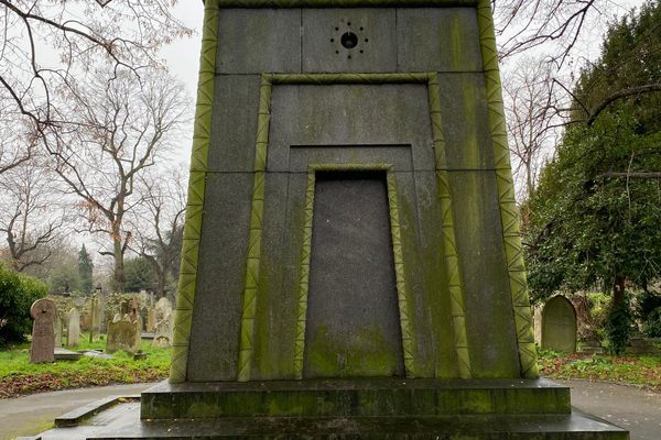 The Tomb of Hannah Courtoy