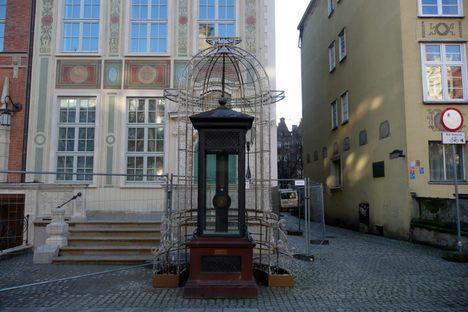 Fahrenheit Monument