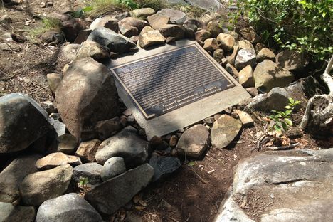 Plaque with stone arrangement