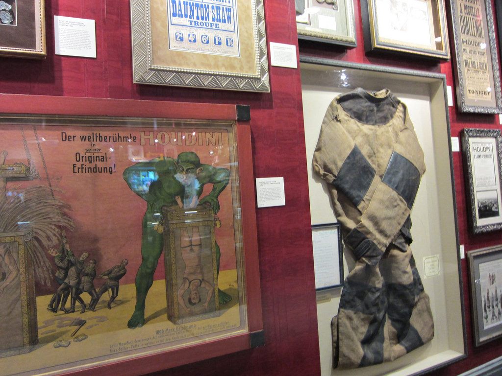 Houdini Museum in Fantasma Magic, NYC