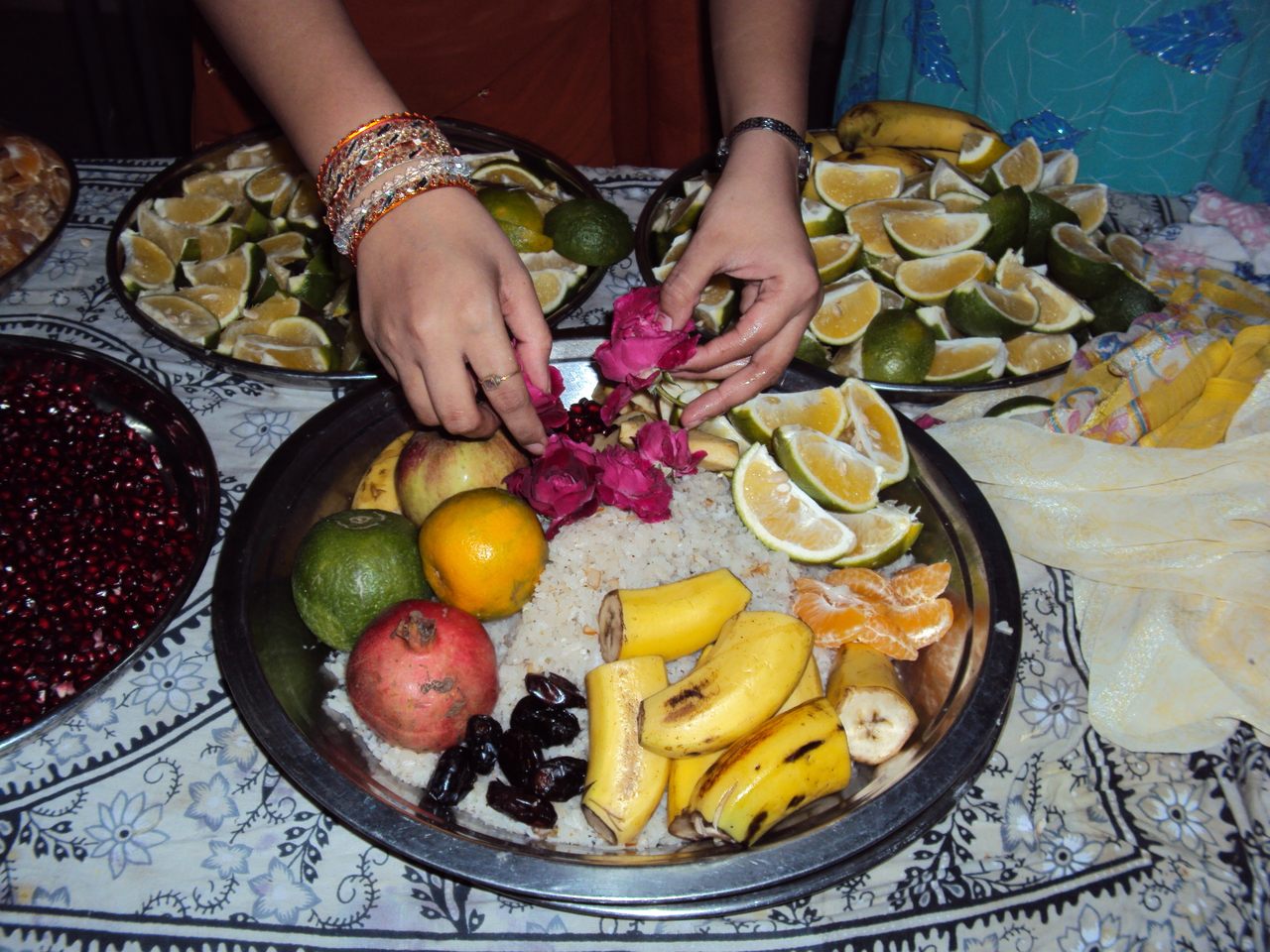 Bene Israel Jews prepare <em>malida</em> platters for thanksgiving ceremonies for the Prophet Elijah.