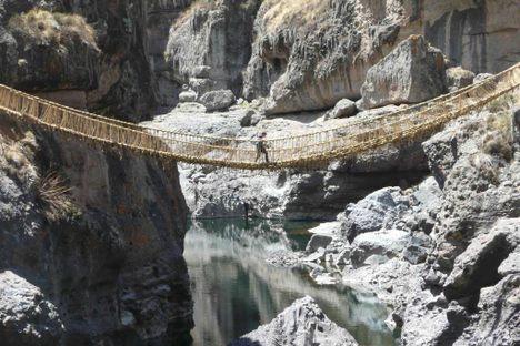 Crossing the Q'eswachaka.